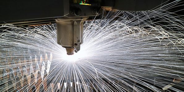 Metall mit Laser schneiden